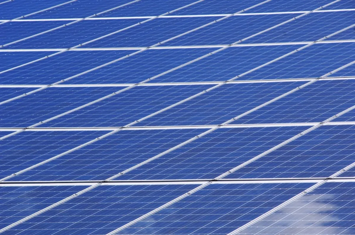 Zonnepanelen en Laadpaal Combineren: Zo Doe Je Dat